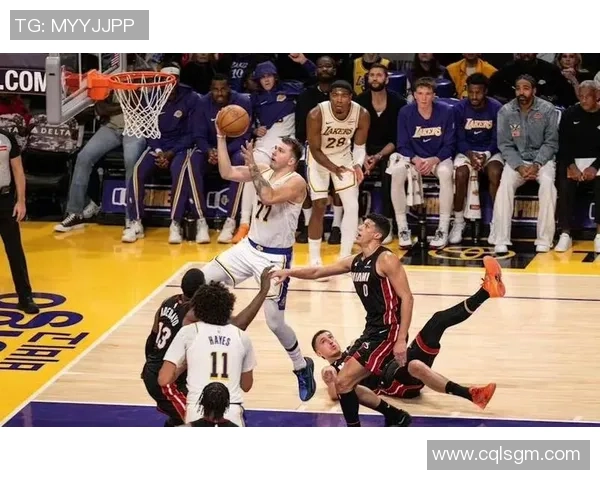 10月1日热火对湖人全场比赛直播精彩回顾与分析